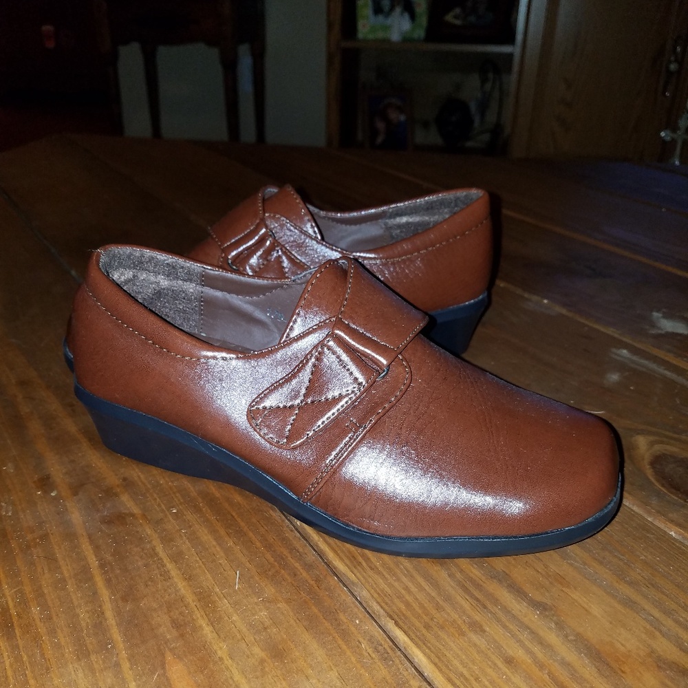 Shoes - Picture 2 of 6